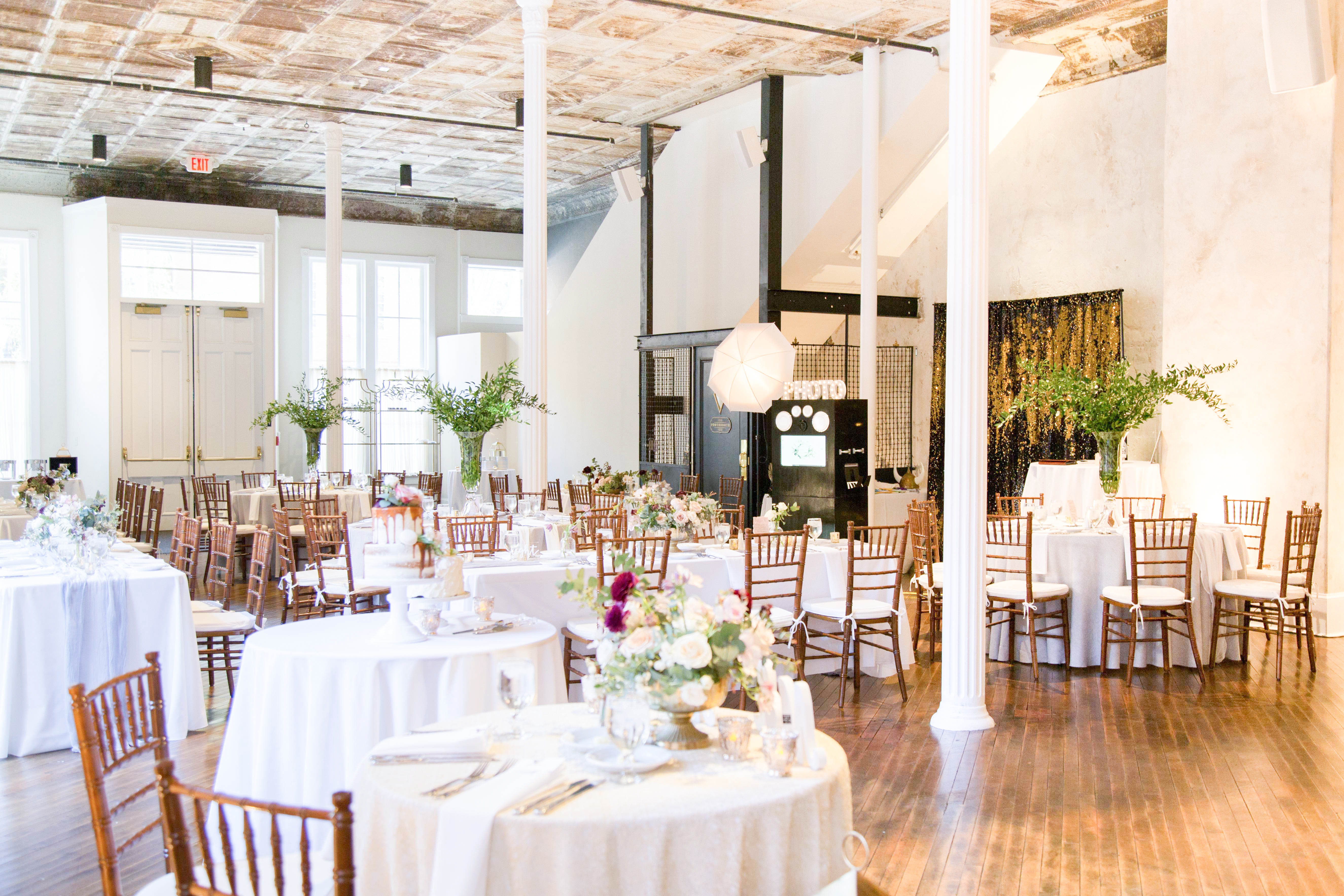 industrial wedding decor at the Excelsior, matching with a nice rustic photo booth