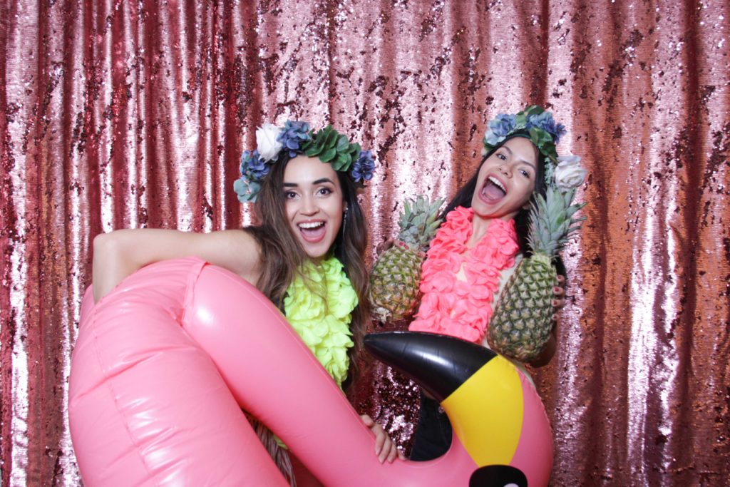Top Photo Booth props with flamingos and pineapples 
